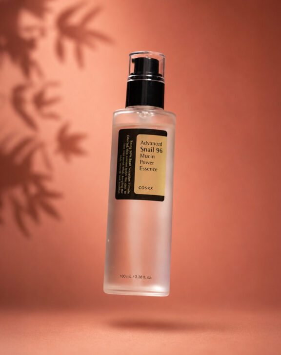 COSRX ADVANCED SNAIL 96 MUCIN POWER ESSENCE Best Seller mundial. Reconocida como la esencia N°1 en el mundo Esencia ligera y altamente concentrada con 96% de filtrado de baba de caracol, diseñada para hidratar intensamente, reparar y mejorar la textura de la piel. Apta para todo tipo de piel, incluida piel sensible y con tendencia al acné.