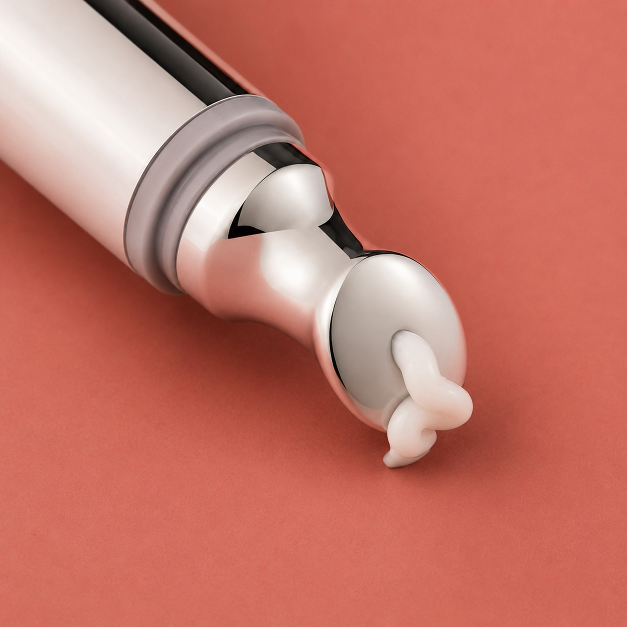 VT REEDLE SHOT LIFTING EYE CREAM | Contorno de ojos con microagujas - Imagen 2