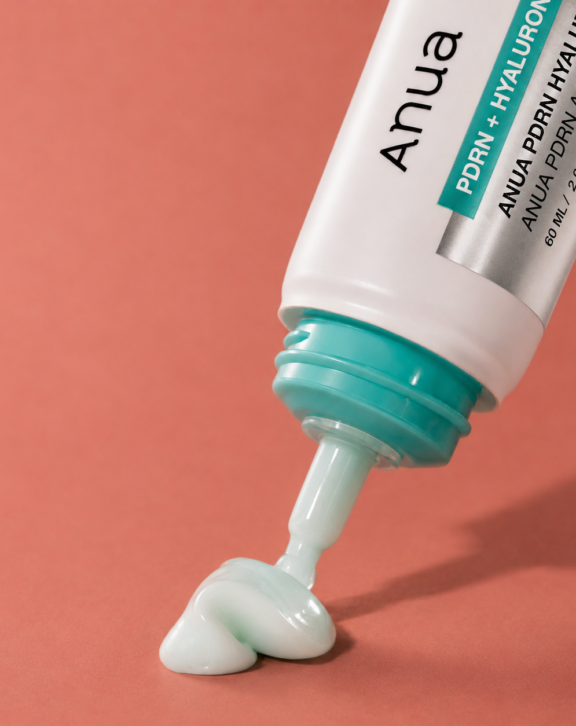 Crema hidratante intensiva con PDRN (derivado del ADN del salmón) y Ácido Hialurónico de alta pureza, diseñada para reparar y fortalecer la piel mientras mantiene un nivel óptimo de humedad.