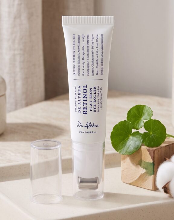 Serum en formato roller de la categoría de cosmética coreana para tratamiento de arrugas, ojeras y firmeza en la zona del contorno de ojos, formulado con Retinol, Adenosina y un complejo de Péptidos para lograr un beneficio visible de mirada descansada, líneas de expresión suavizadas y reducción de bolsas en un periodo de 4 a 8 semanas de uso constante, ideal para todo tipo de piel, especialmente pieles con signos de envejecimiento o fatiga.